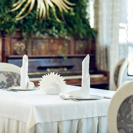 Feder Boutique Готель 4*